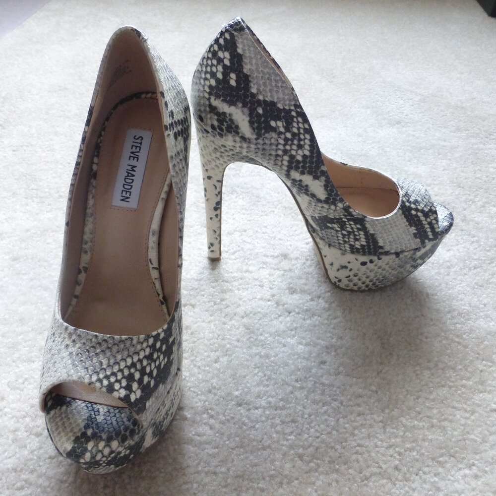 STEVE MADDEN snake skin print open toe platform heels